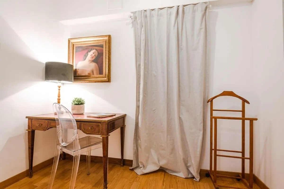 La Magnolia A C Balcony Office Piazza Navona Spanish Steps Róma Apartman