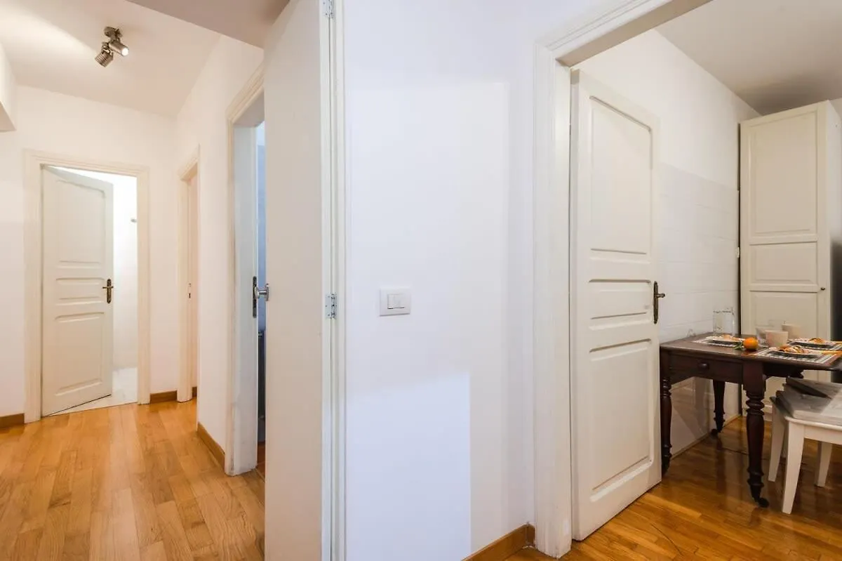 La Magnolia A C Balcony Office Piazza Navona Spanish Steps Róma Apartman